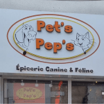 Caisson enseigne relief avec lettrage et dessins personnalisés