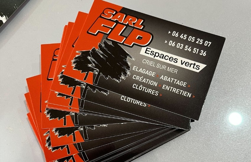 Photo d'une pile de cartes de visites personnalisées