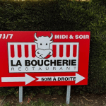 Photo d'un panneau pré enseigne